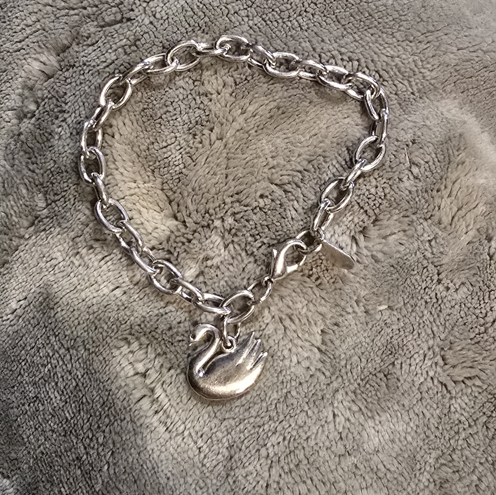 Vintage Gloria Vanderbilt Silver Toned Swan Bracelet